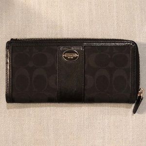 Accordion Zipper Coach Wallet in Black